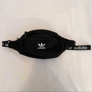 Addias Fanny pack